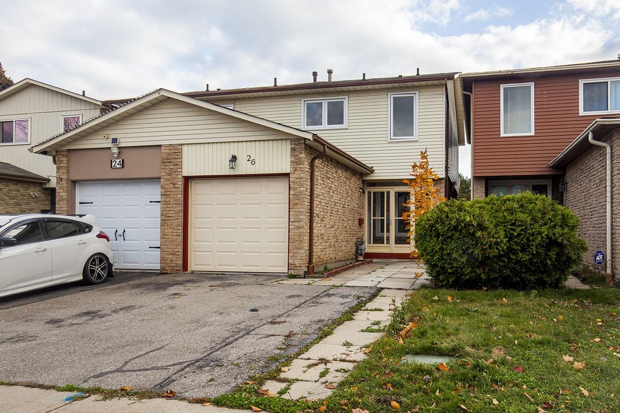 26 Granada Cres #FH - Photo 2 of 39