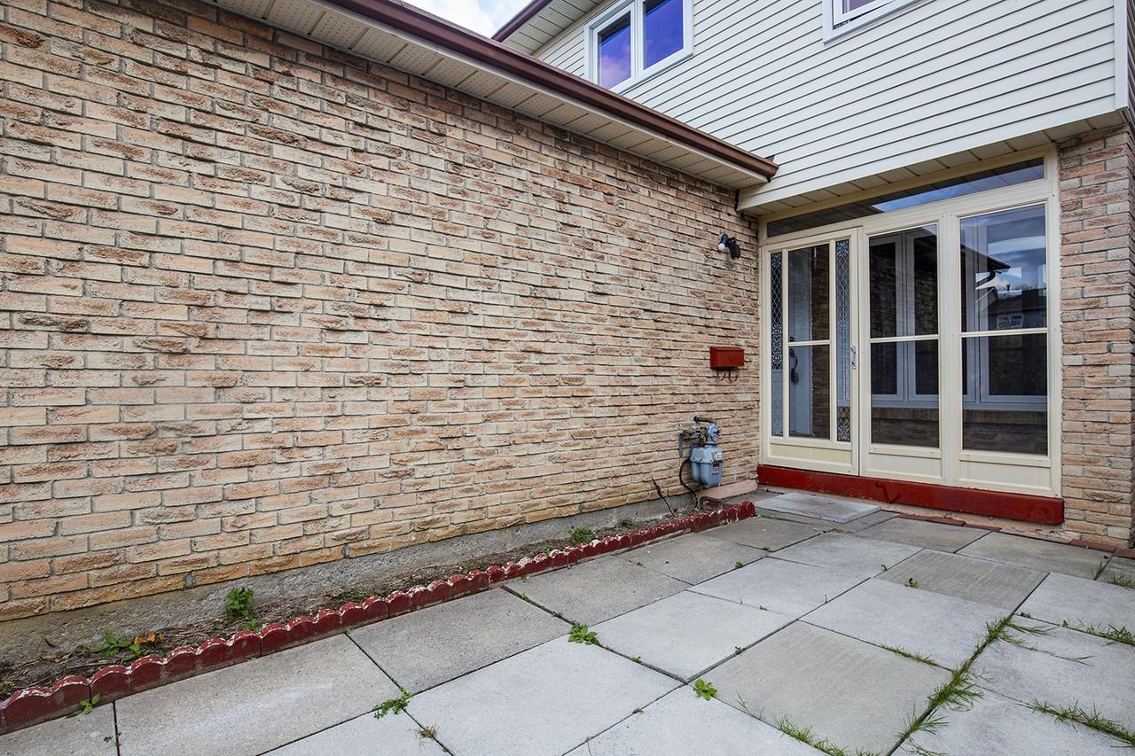 26 Granada Cres #FH - Photo 3 of 39