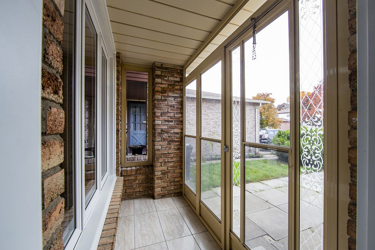 26 Granada Cres #FH - Photo 4 of 39