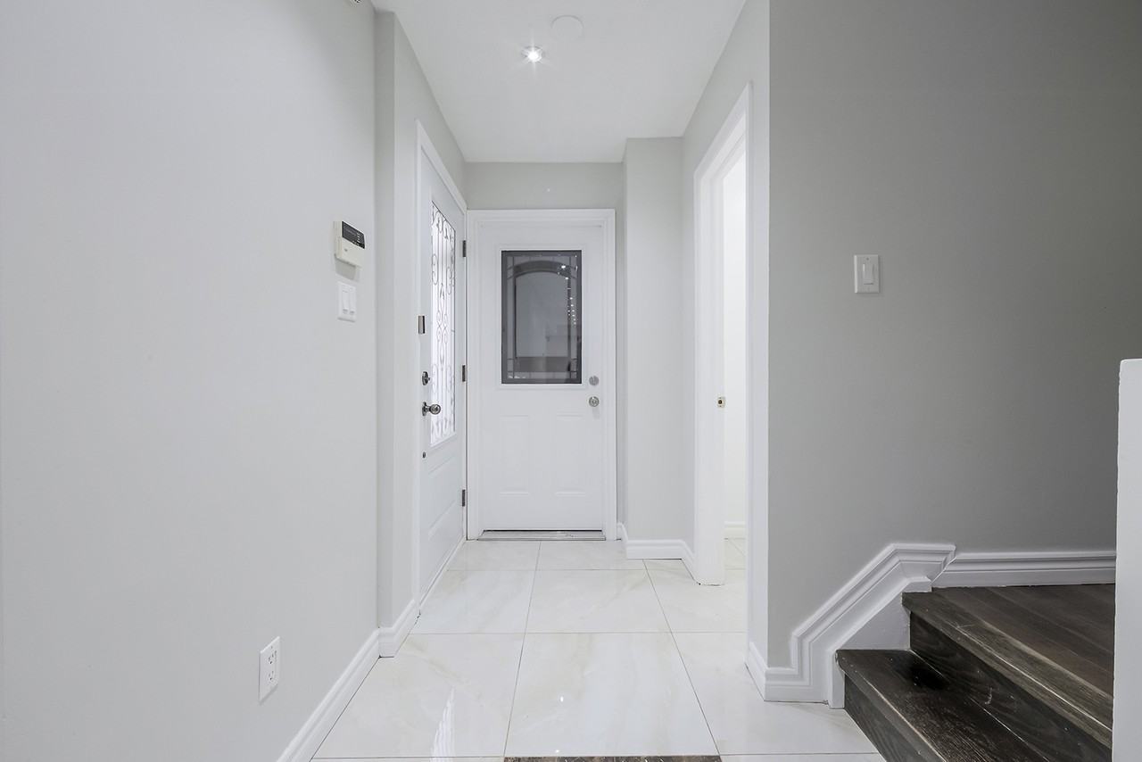 26 Granada Cres #FH - Photo 5 of 39