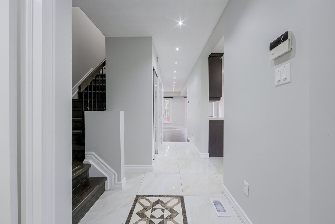 26 Granada Cres #FH - Photo 7 of 39