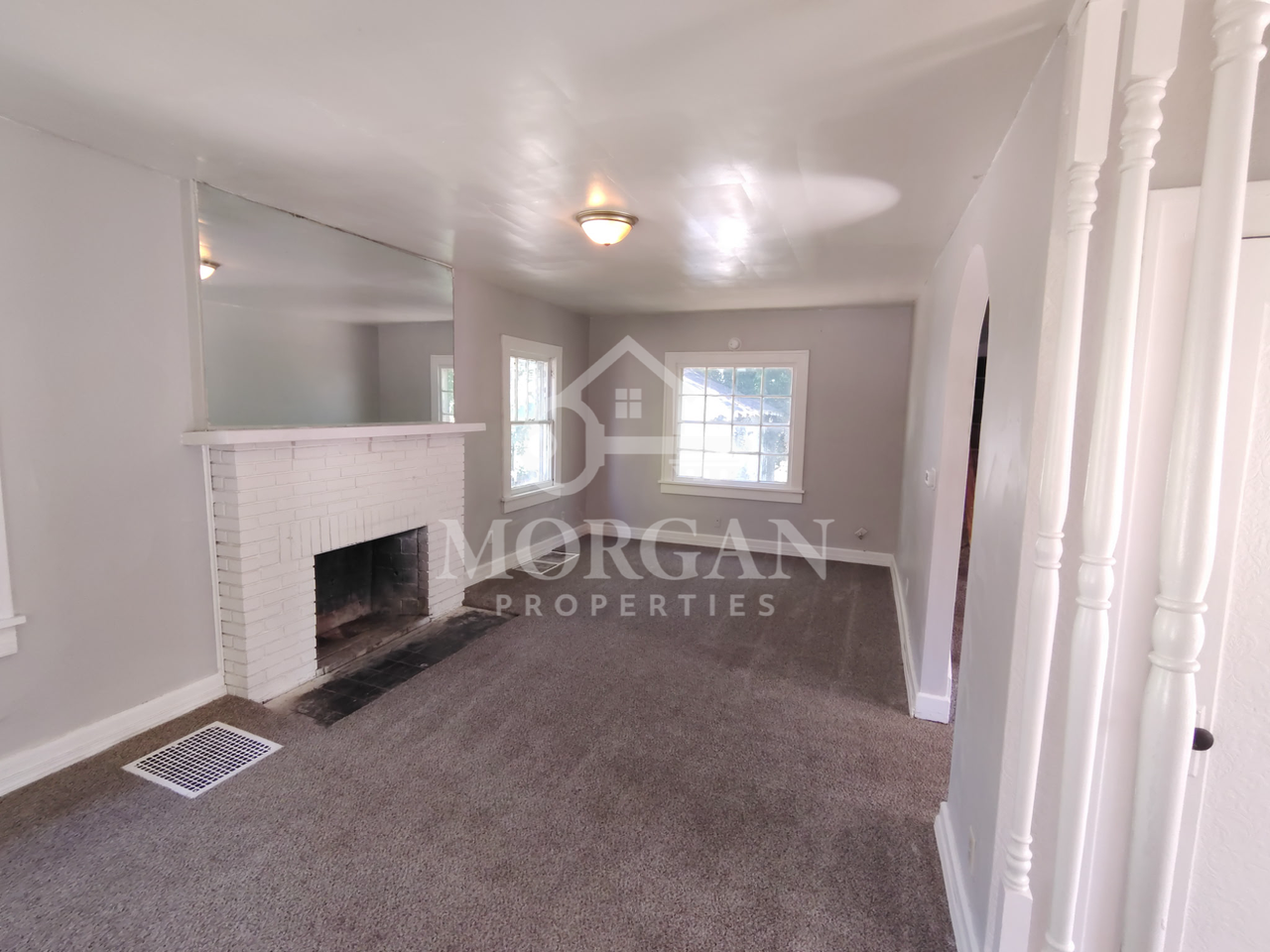 1636 W 10th St - Photo 2 of 8