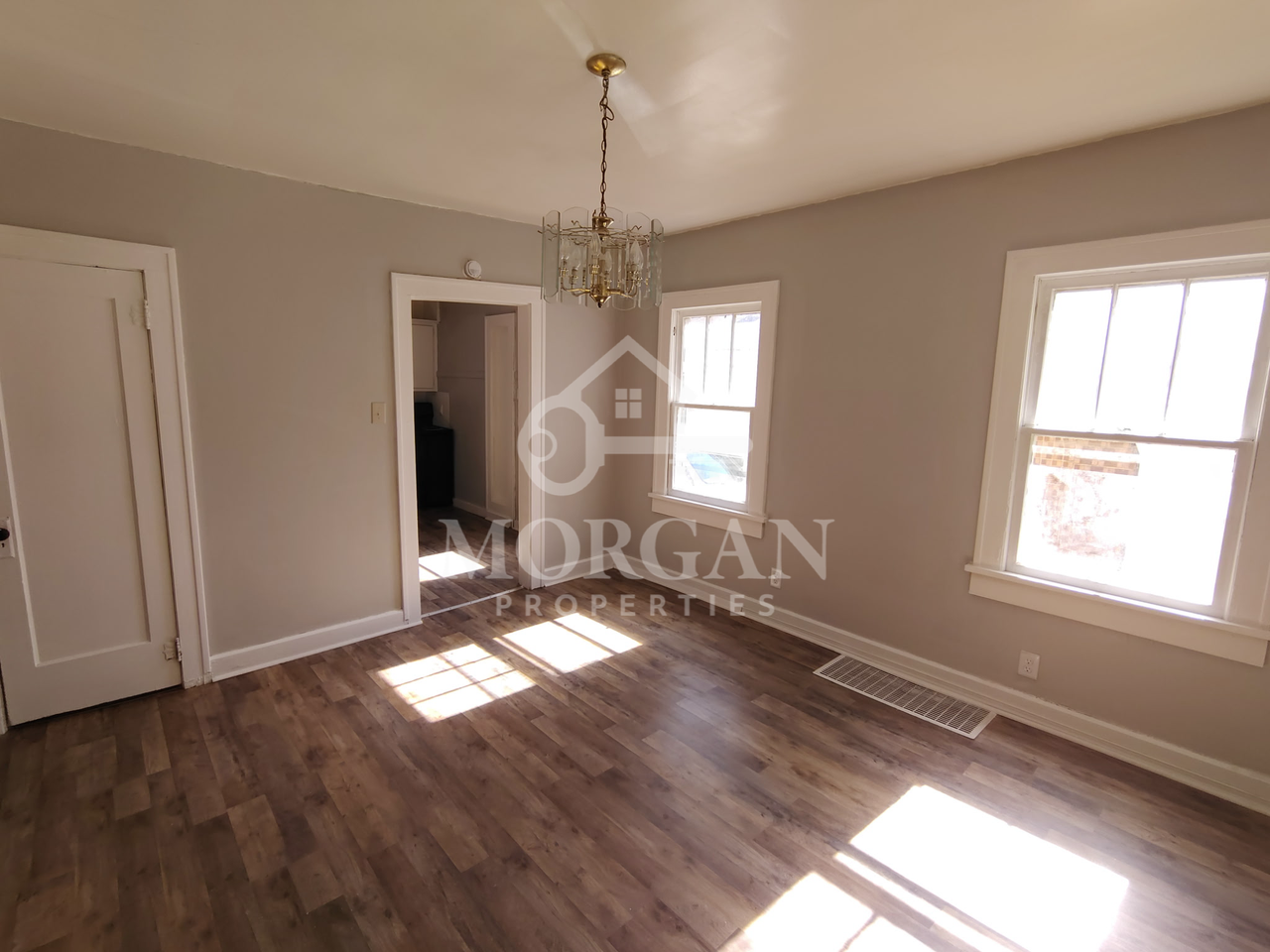 1636 W 10th St - Photo 3 of 8