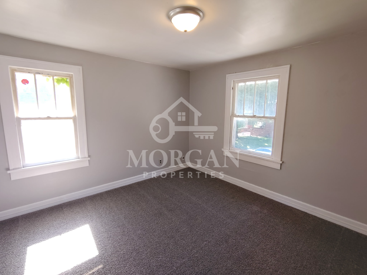 1636 W 10th St - Photo 5 of 8