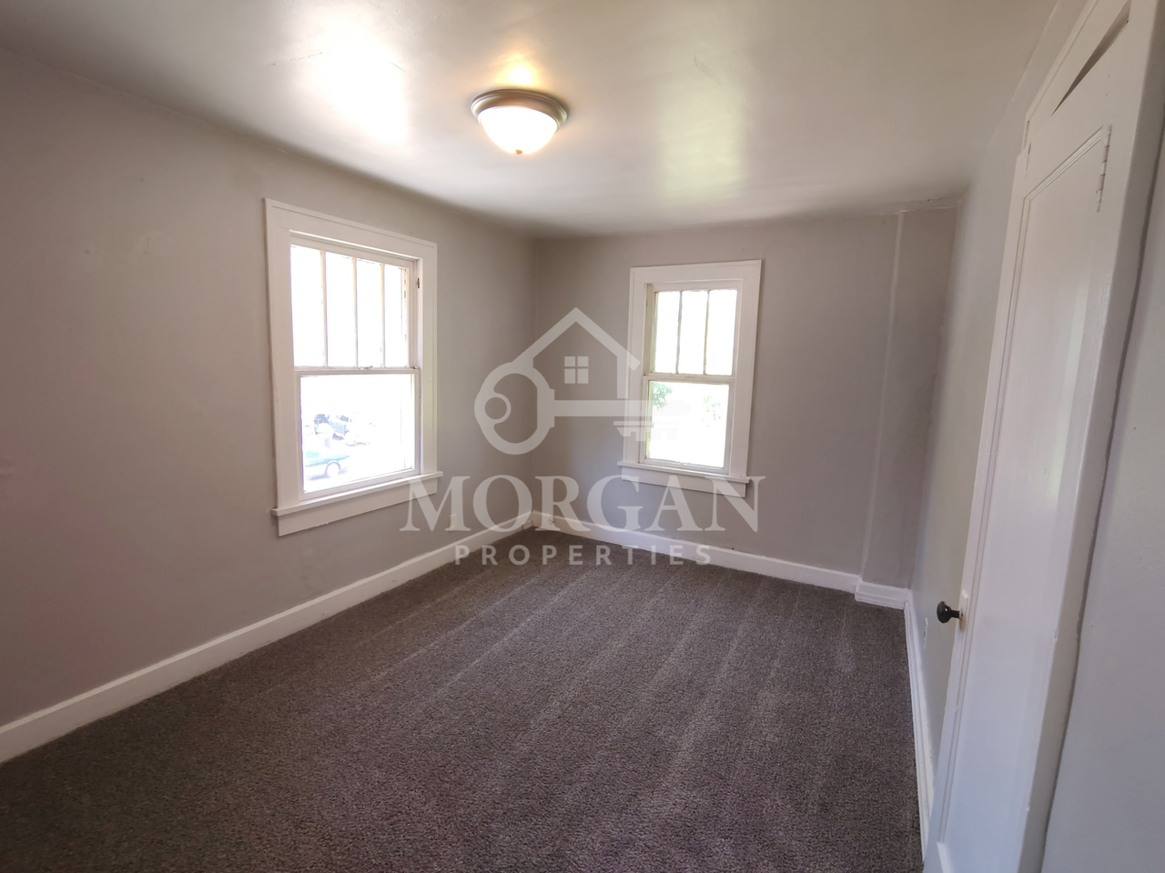 1636 W 10th St - Photo 6 of 8