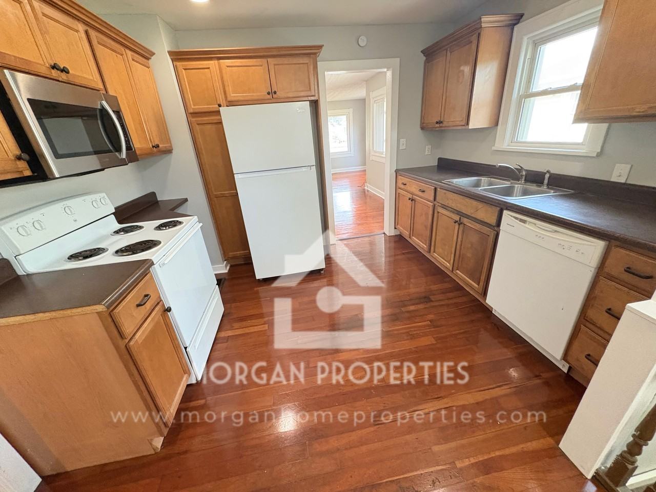 220 W 38th St - Photo 3 of 8
