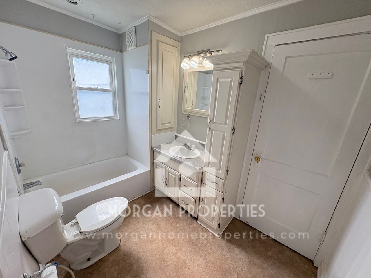 220 W 38th St - Photo 4 of 8