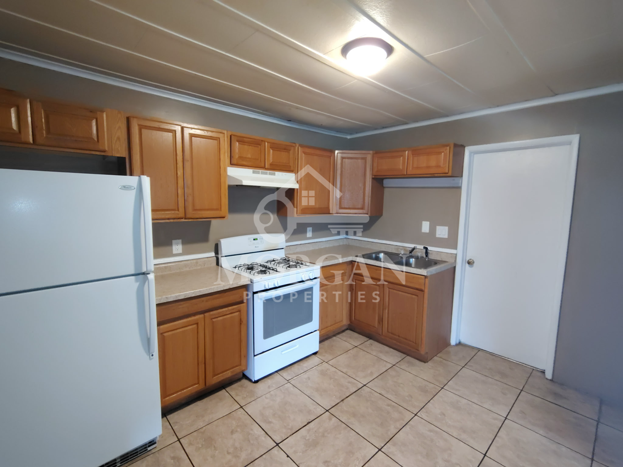 1326 1/2 E 35th St - Photo 3 of 6