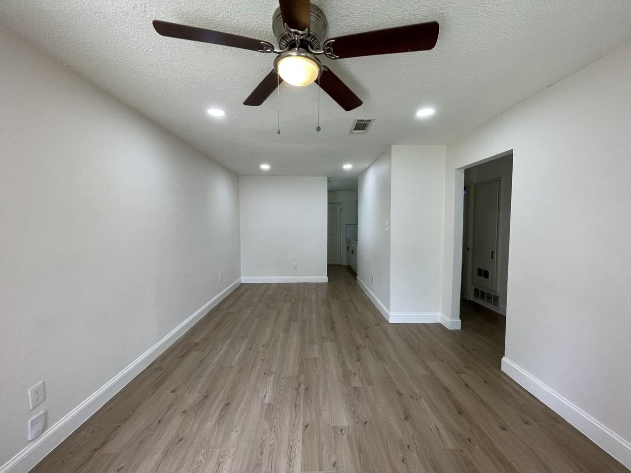 204 Hosack St - Photo 2 of 8