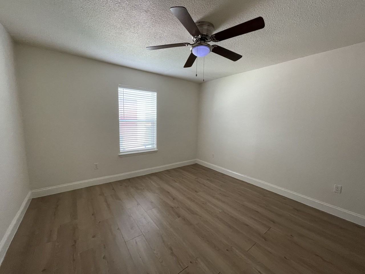 204 Hosack St - Photo 6 of 8