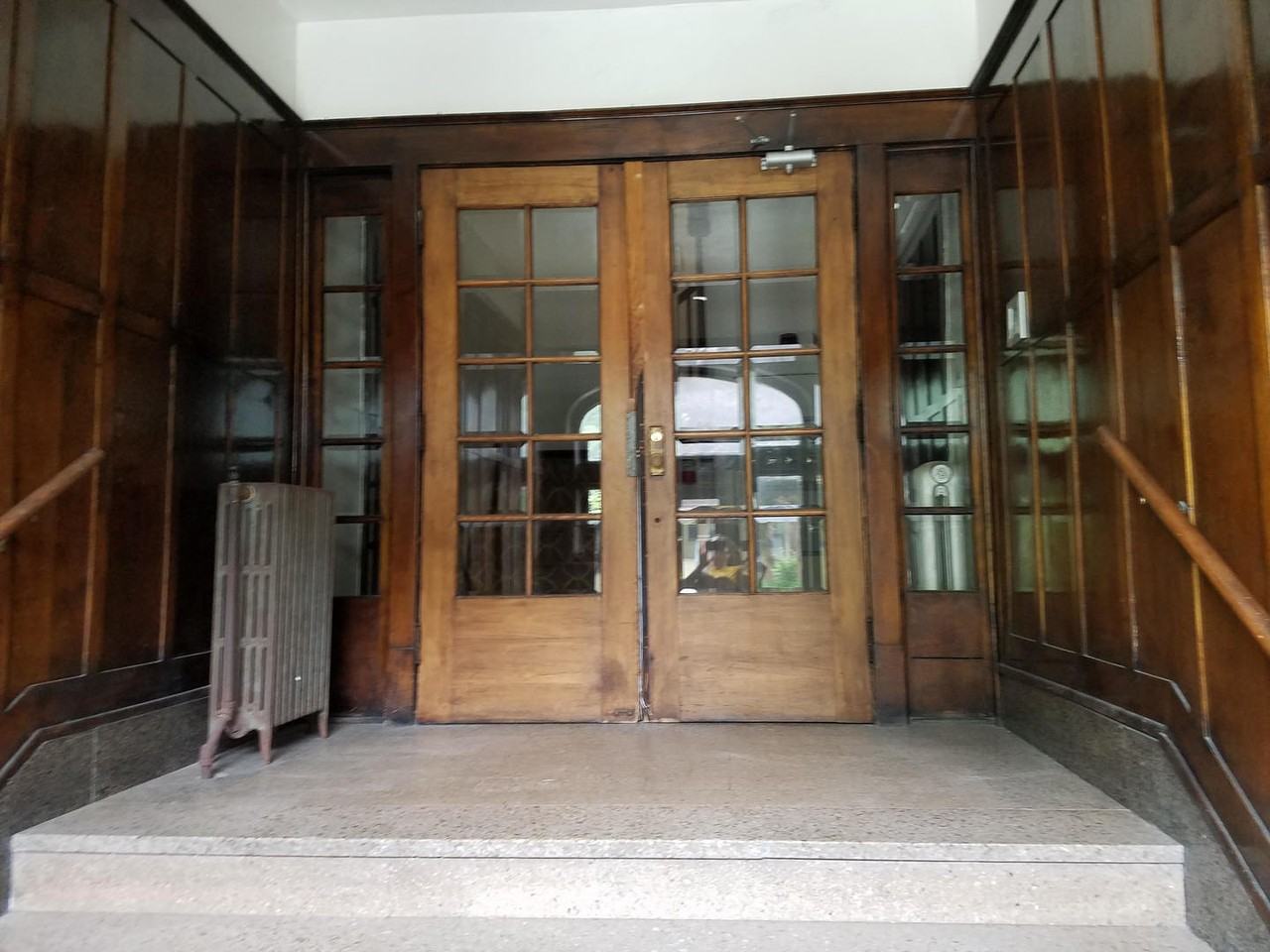 2528 N. Maryland Ave. (The Versailles) - Photo 2 of 44