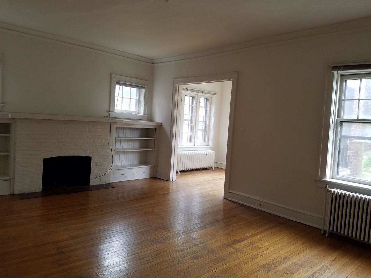 2528 N. Maryland Ave. (The Versailles) - Photo 5 of 44