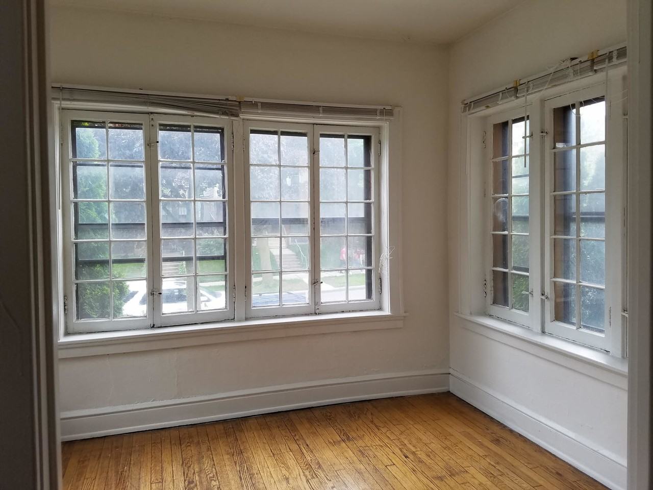 2528 N. Maryland Ave. (The Versailles) - Photo 6 of 44