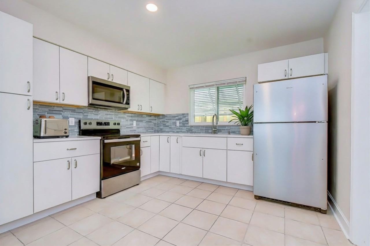 190 73rd Ave #C - Photo 7 of 17