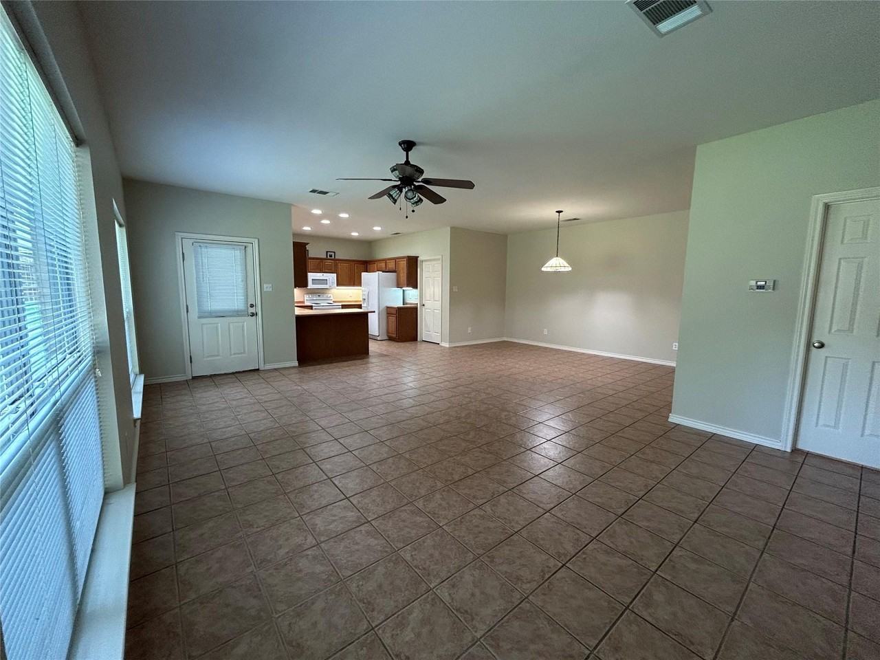 919 Cedar Ridge Dr #919 - Photo 4 of 9