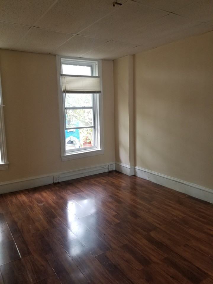 336 N 6th st3 #3 - Photo 3 of 10
