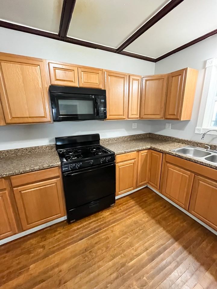 1011 Bronson St #1011 - Photo 3 of 16