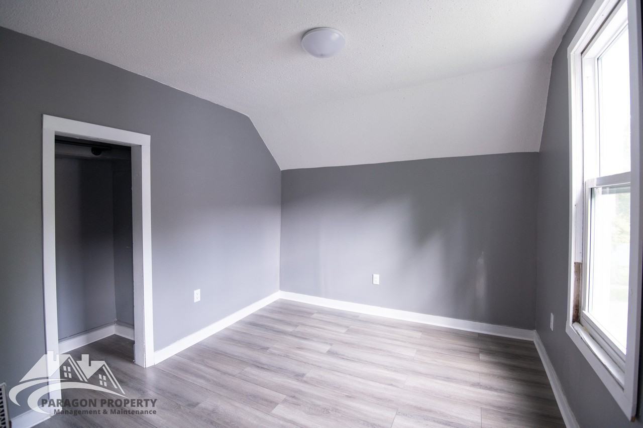 44 Lorne Ave #1 - Photo 5 of 9