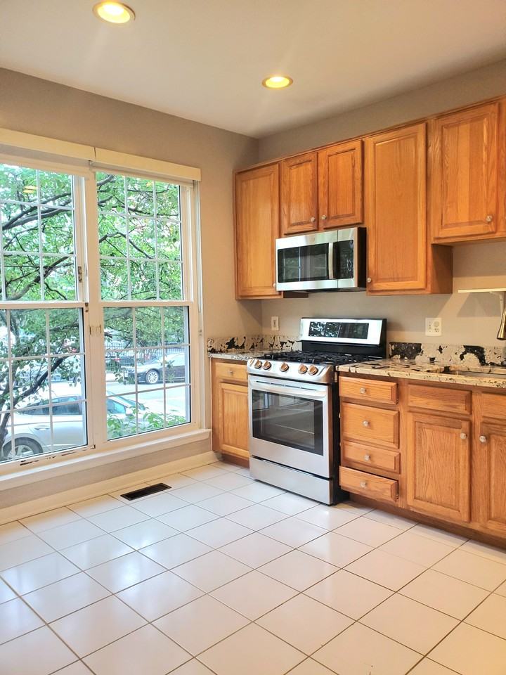 6030 Lincolnia Rd #1 - Photo 4 of 50