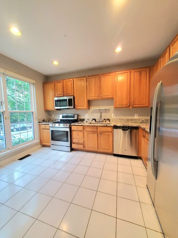 6030 Lincolnia Rd #1 - Photo 5 of 50
