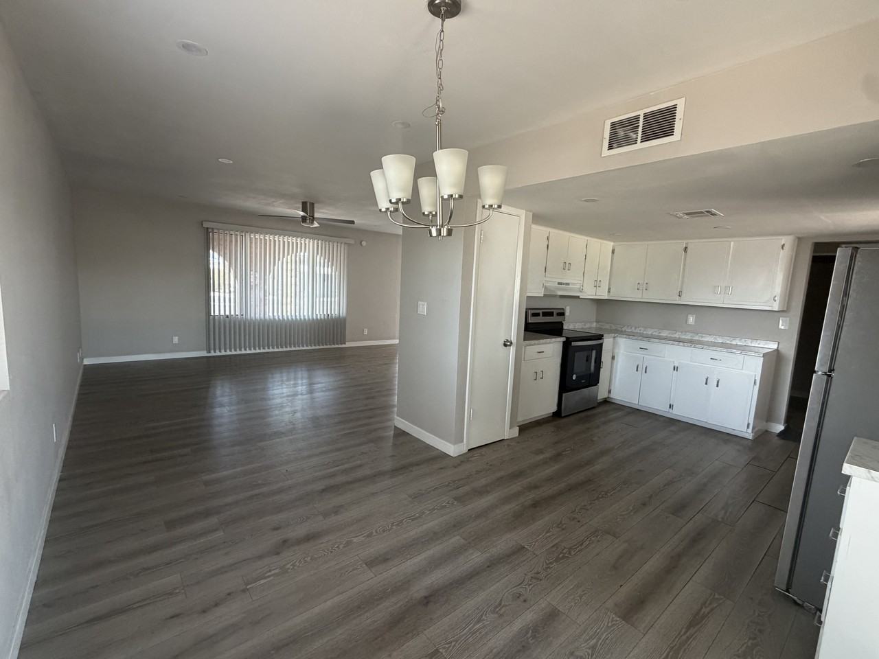 1505 N Evergreen St #119 - Photo 3 of 7