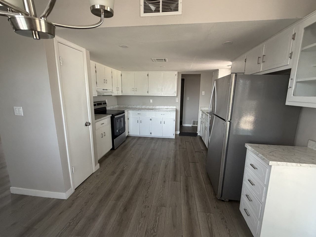 1505 N Evergreen St #119 - Photo 4 of 7