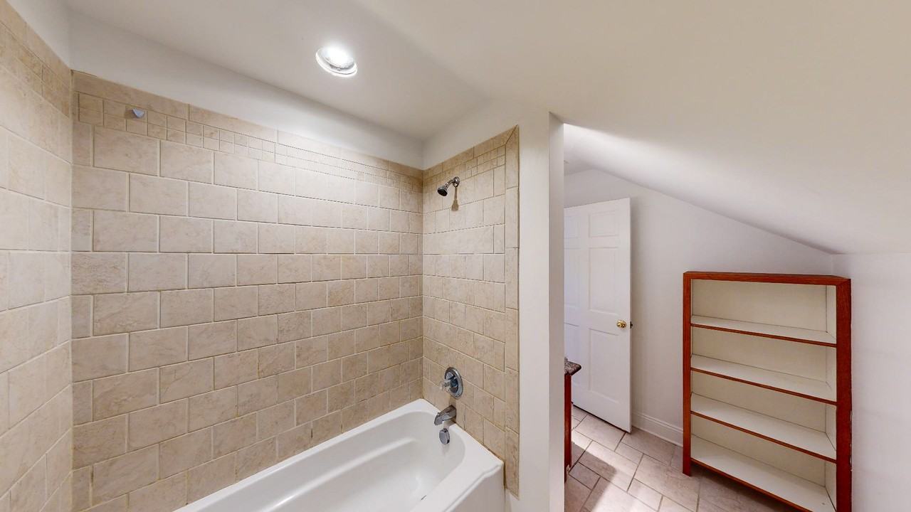 409 Dinwiddie St #C - Photo 5 of 10