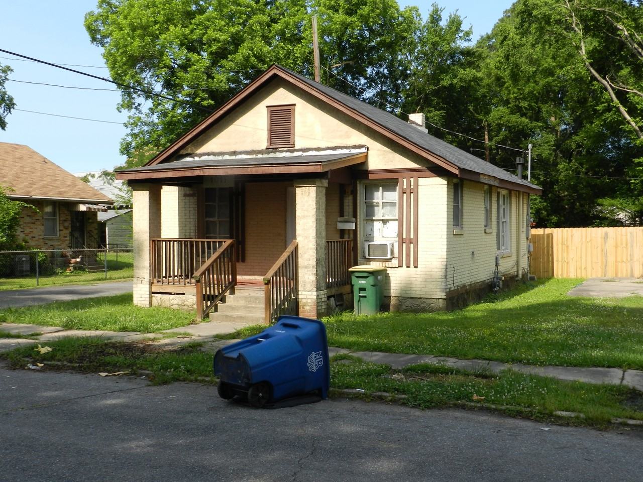 1015 Frank St - Photo 2 of 3
