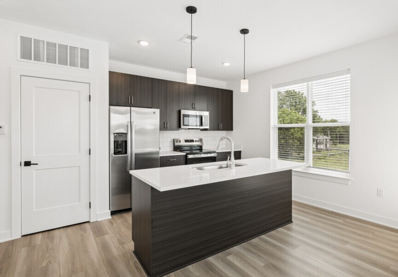 Metro 1 Apartments - Photo 2 of 16