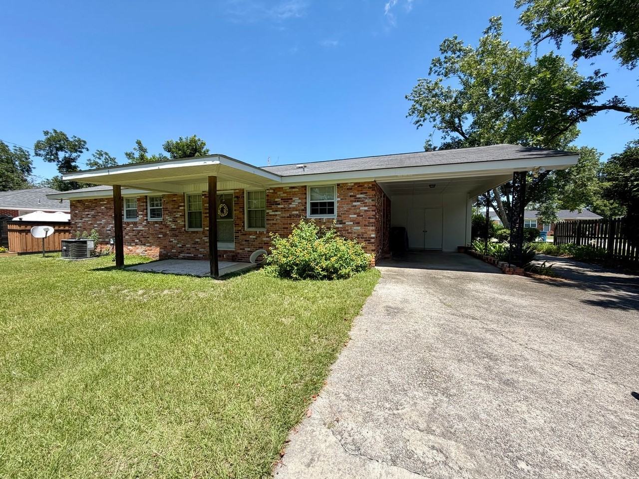 105 Central Dr - Photo 3 of 20