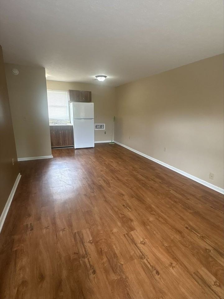 25123 York Dr - Photo 2 of 6