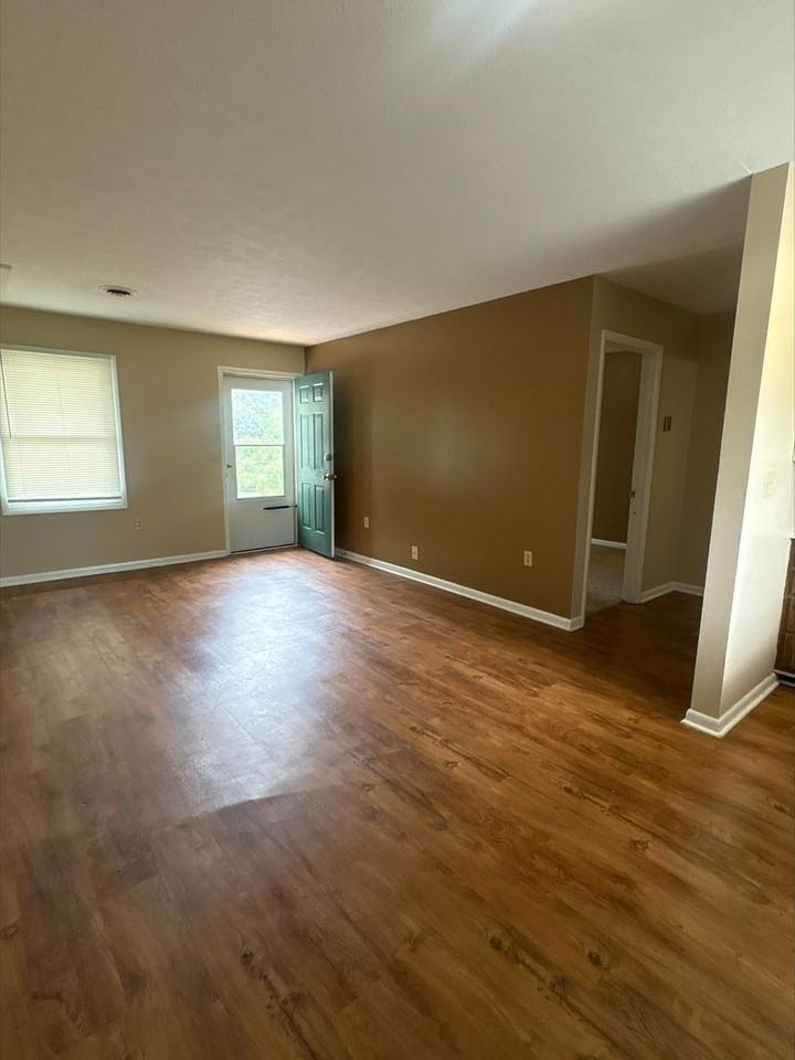 25123 York Dr - Photo 4 of 6