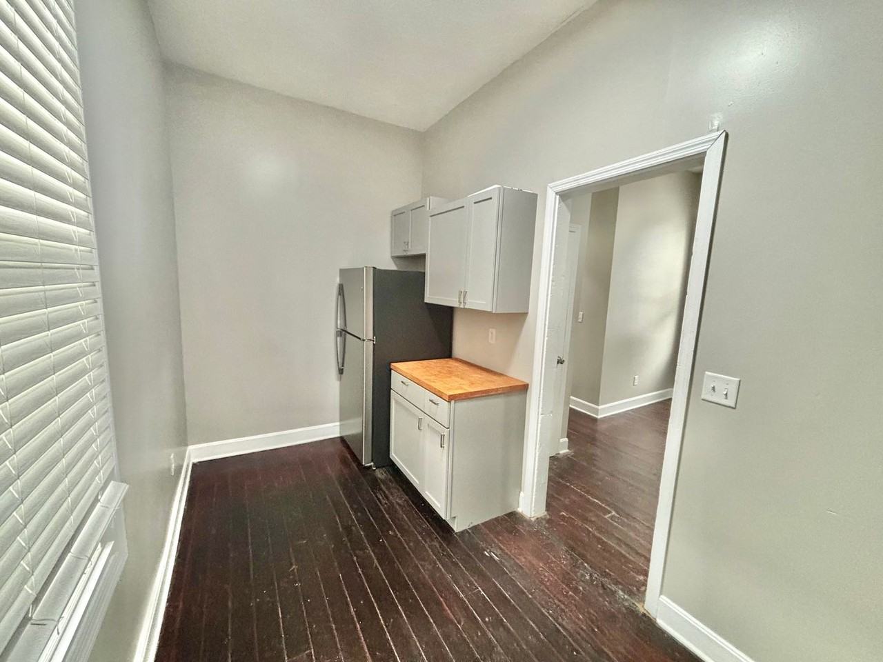 1206 S Preston St - Photo 5 of 9