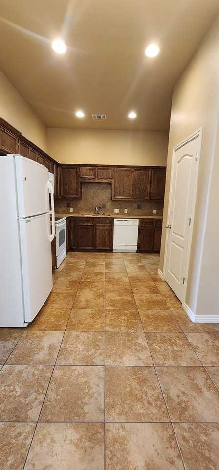 4701 Passion Flower Blvd Apt B - Photo 4 of 17