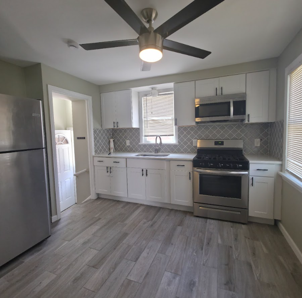 25280 Shoreview Ave - Photo 2 of 15