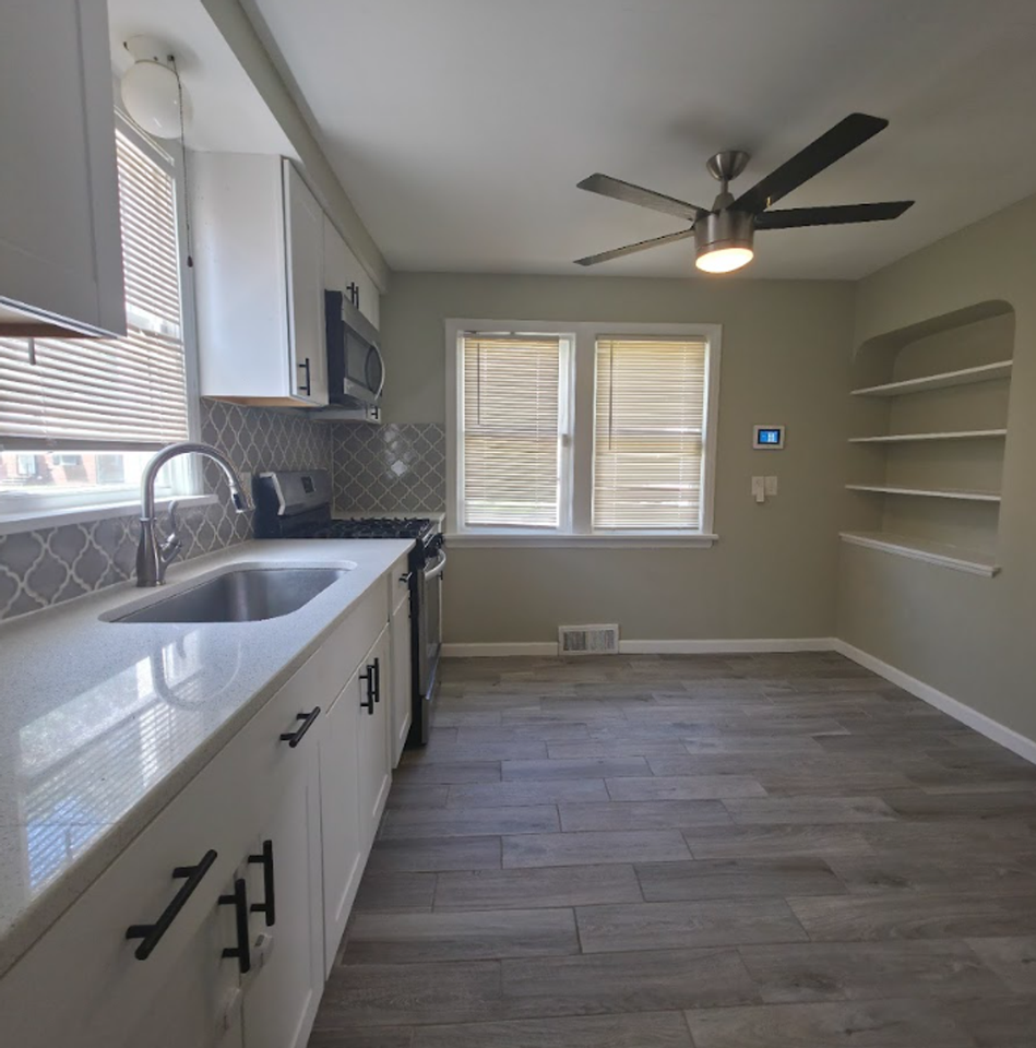 25280 Shoreview Ave - Photo 3 of 15