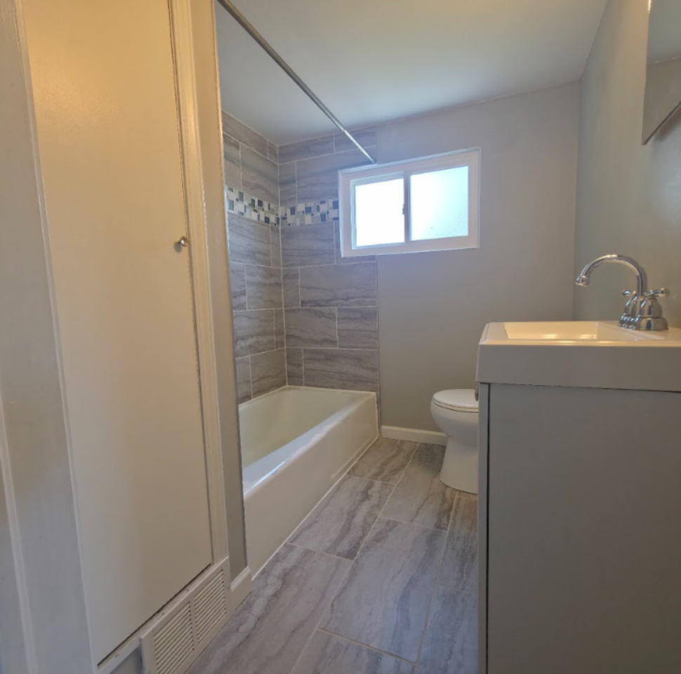 25280 Shoreview Ave - Photo 4 of 15
