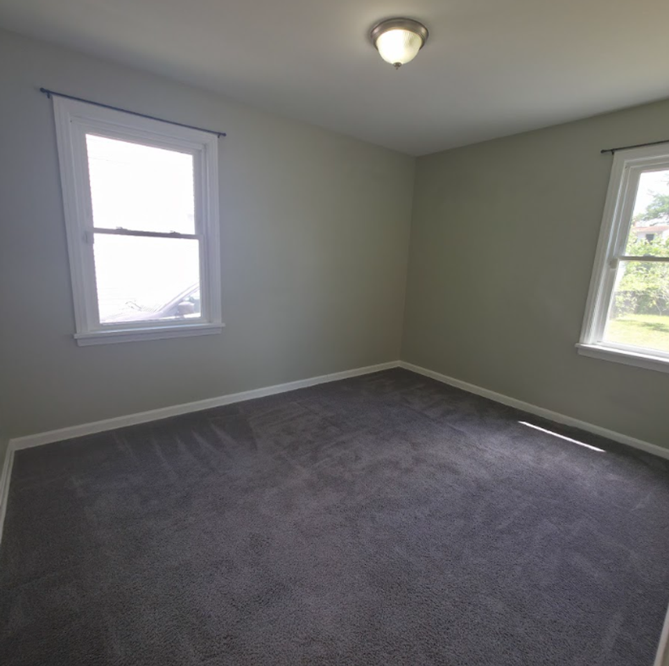 25280 Shoreview Ave - Photo 6 of 15