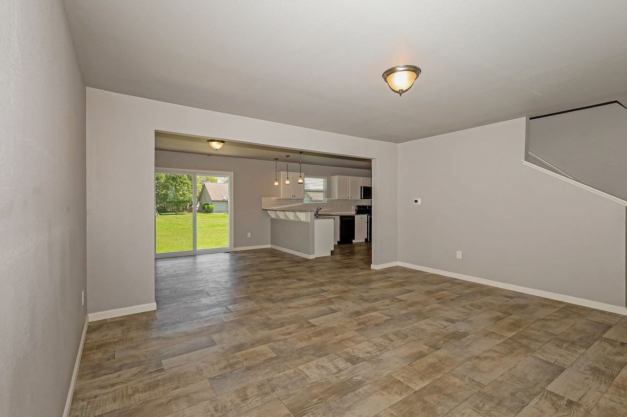 1645 Garfield Ct - Photo 5 of 30
