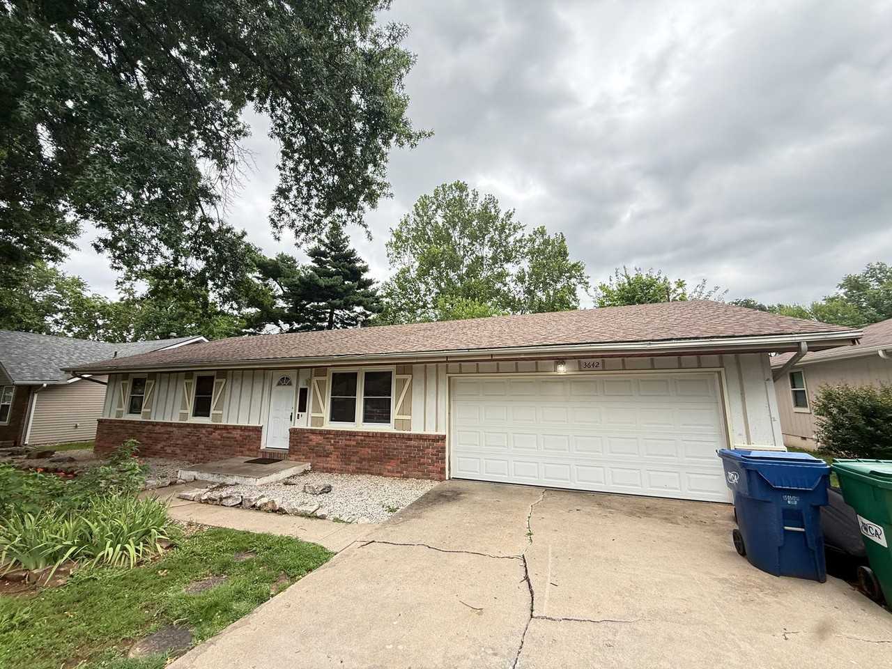 3642 S Westwood Ave - Photo 2 of 25
