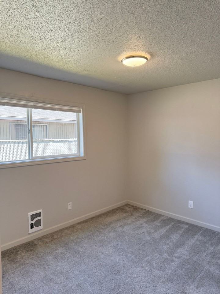 Willow Lake Apartments - Photo 7 of 19