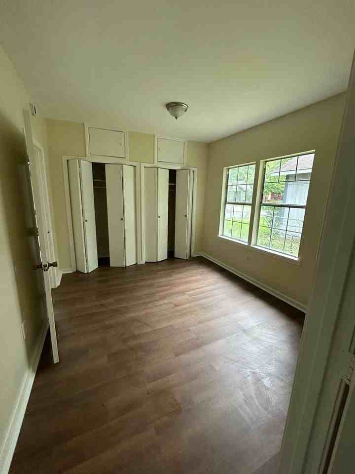 2204 Valmar St - Photo 5 of 12