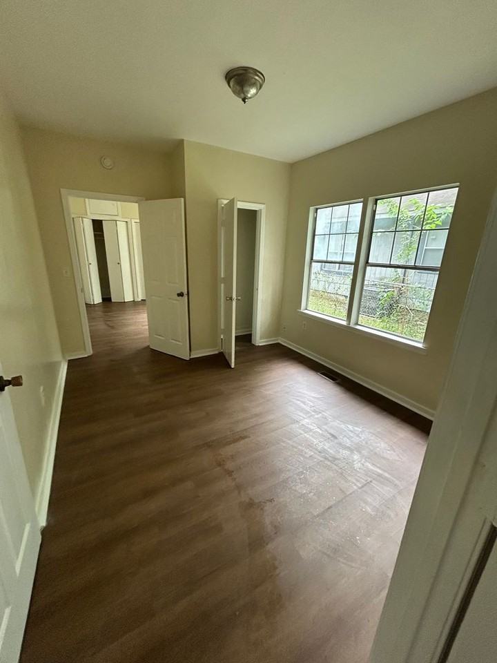 2204 Valmar St - Photo 6 of 12