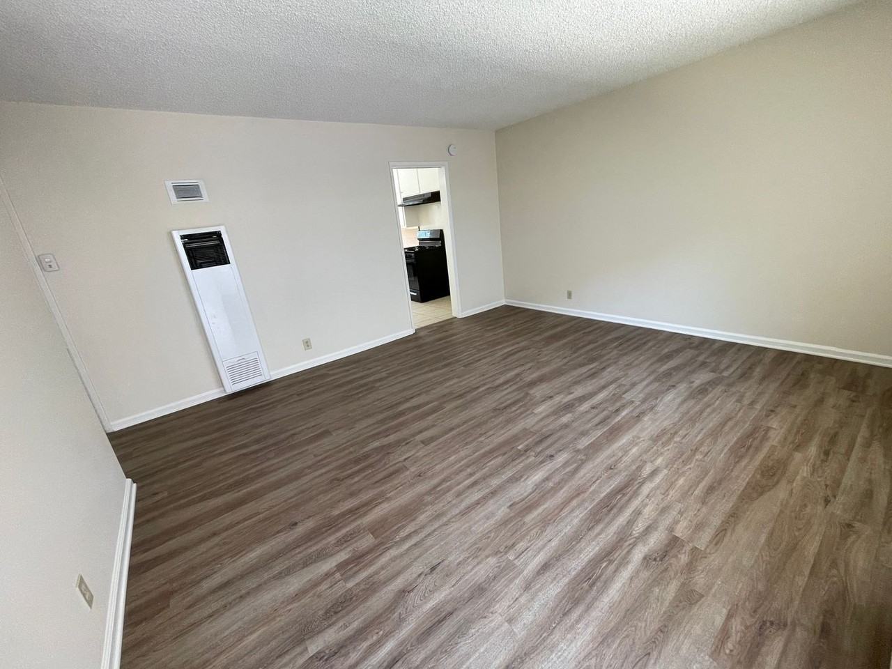 365 W. Doran st Glendale CA - Photo 6 of 25