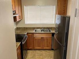 Luxurious apartment complex with easy freeway access - Photo 1 of 1