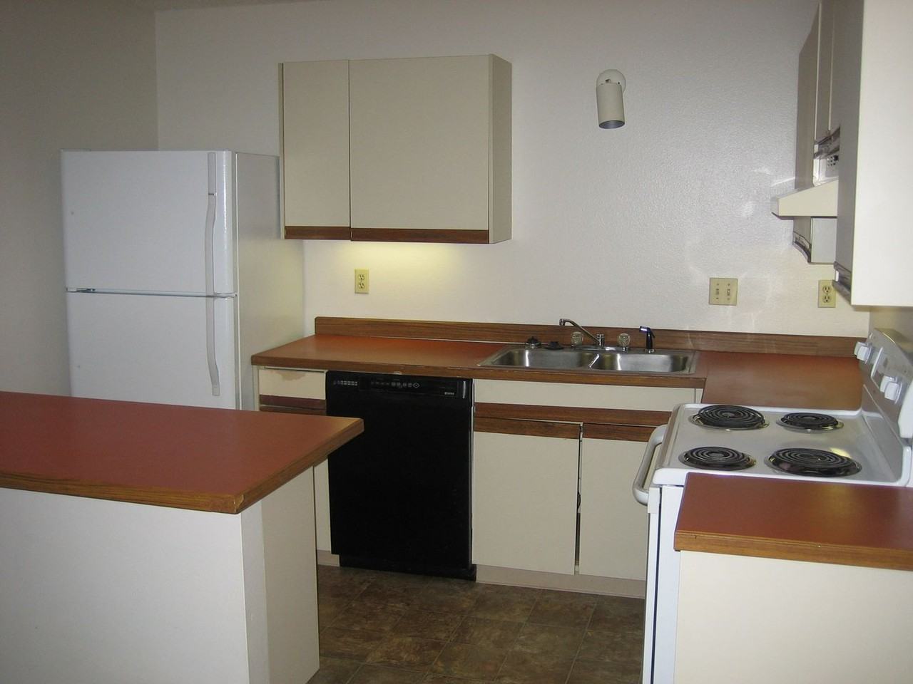 1919 Centennial Dr - Photo 4 of 11