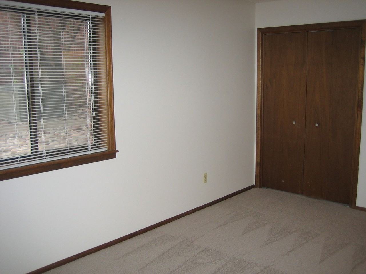 1919 Centennial Dr - Photo 5 of 11