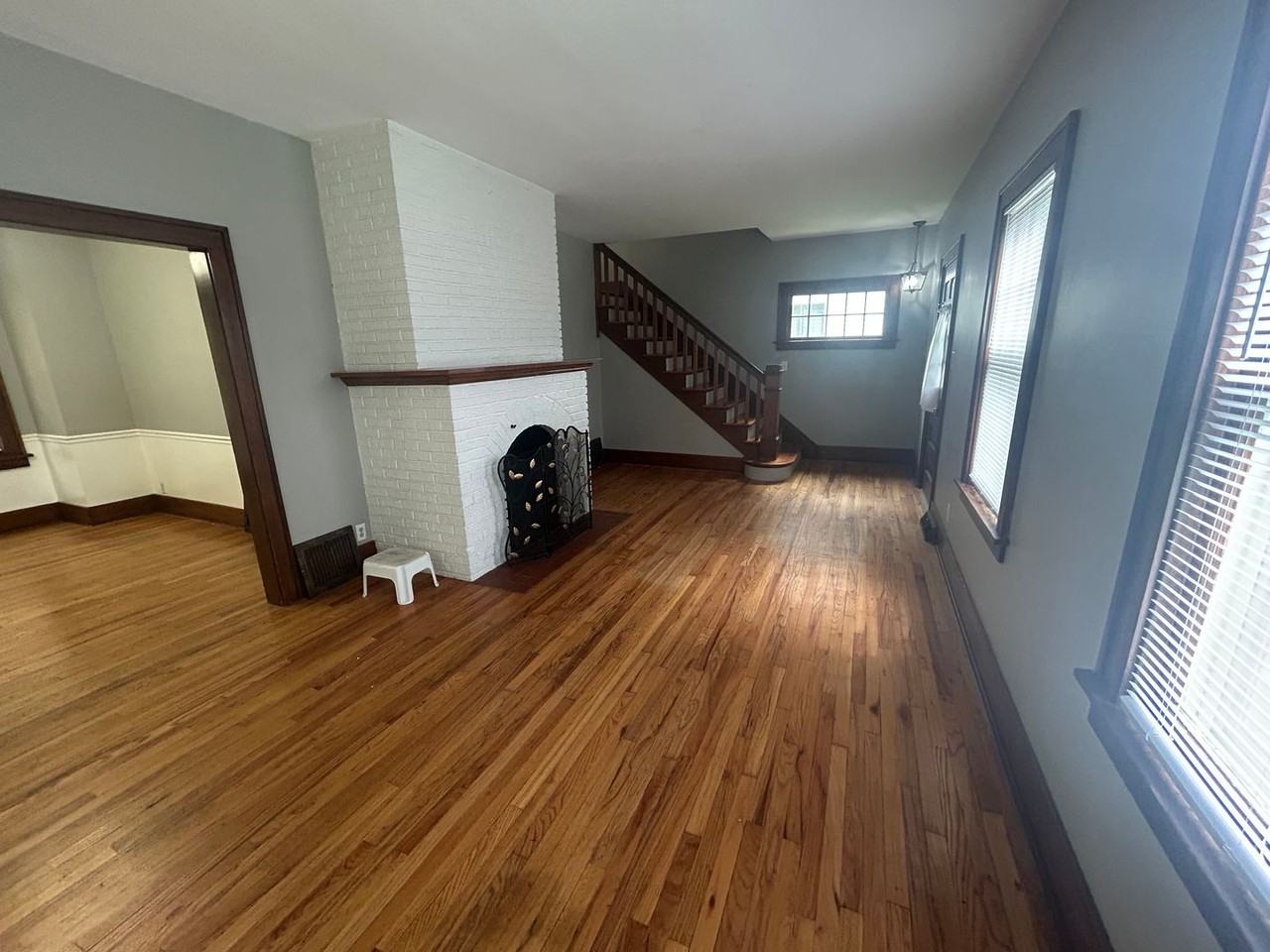 407 Frank St - Photo 5 of 34