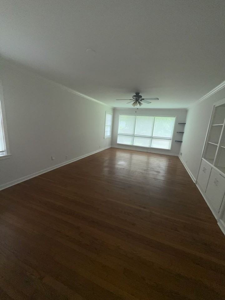 380 Victoria Dr - Photo 3 of 15