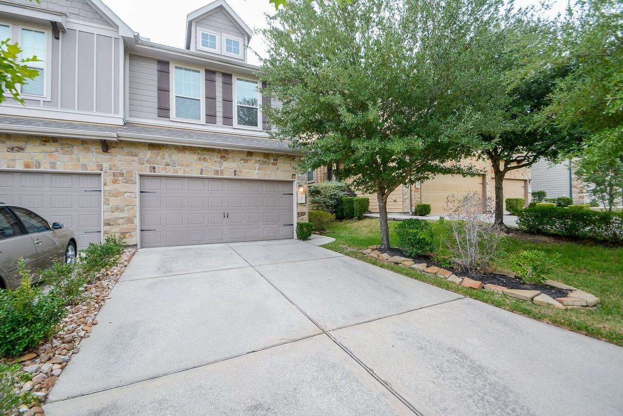 22 Cheswood Manor Dr